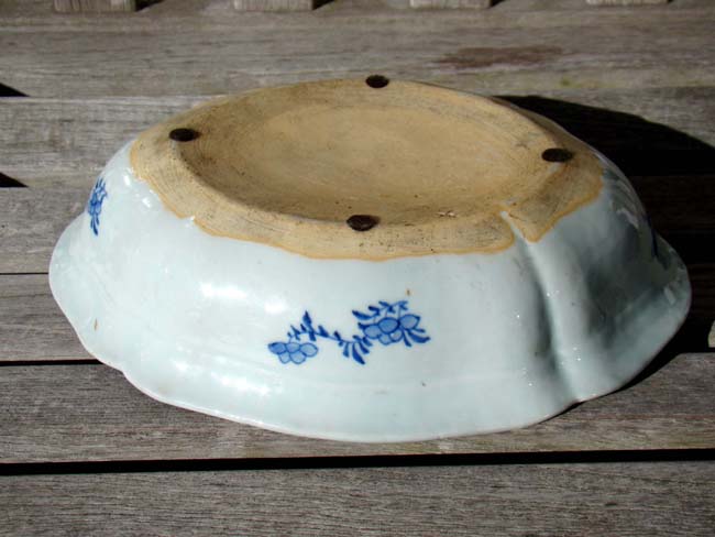 A rare Chinese Export Porcelain Covered Vegetable Dish in the Nanking style circa 1790-1810 — image 3